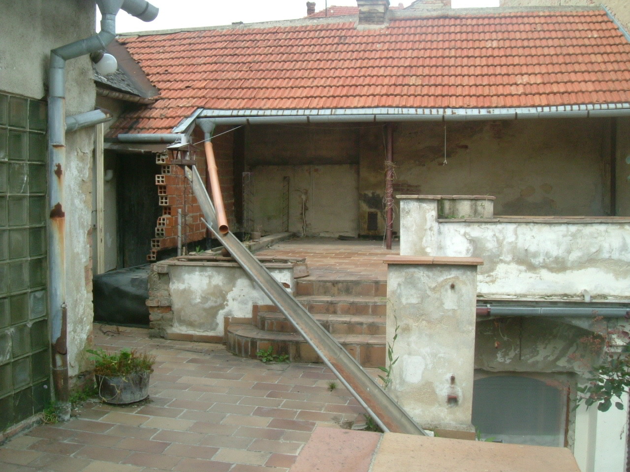 Rozlehlý dům v historickém centru Mikulova. - Obrázek 18