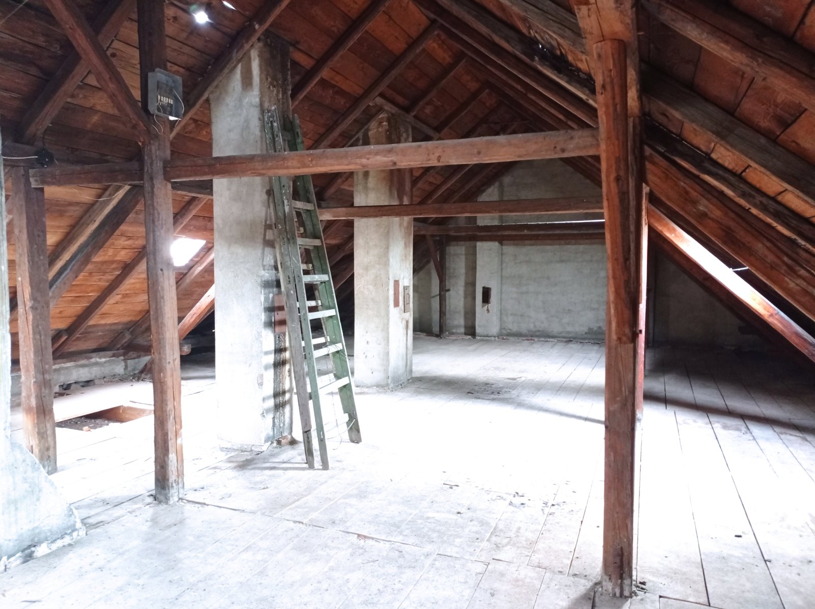 Rozlehlý dům v historickém centru Mikulova. - Obrázek 23