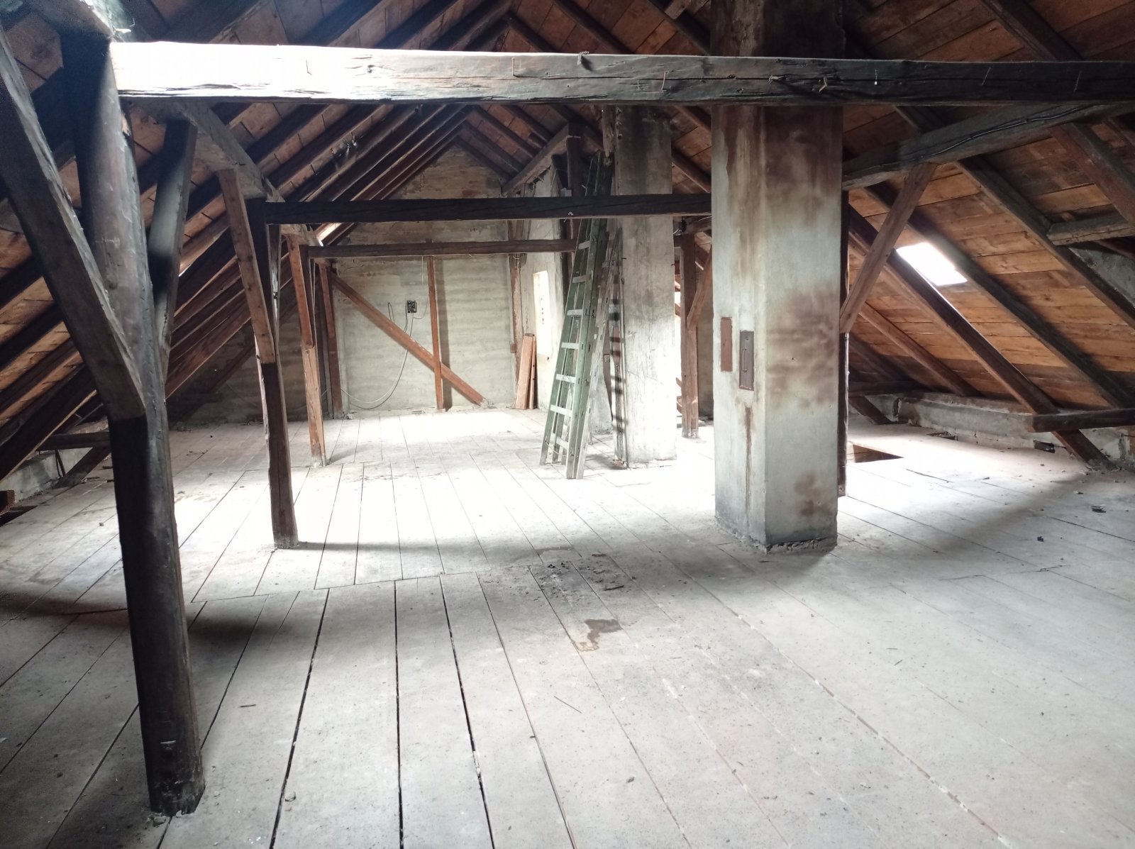 Rozlehlý dům v historickém centru Mikulova. - Obrázek 22