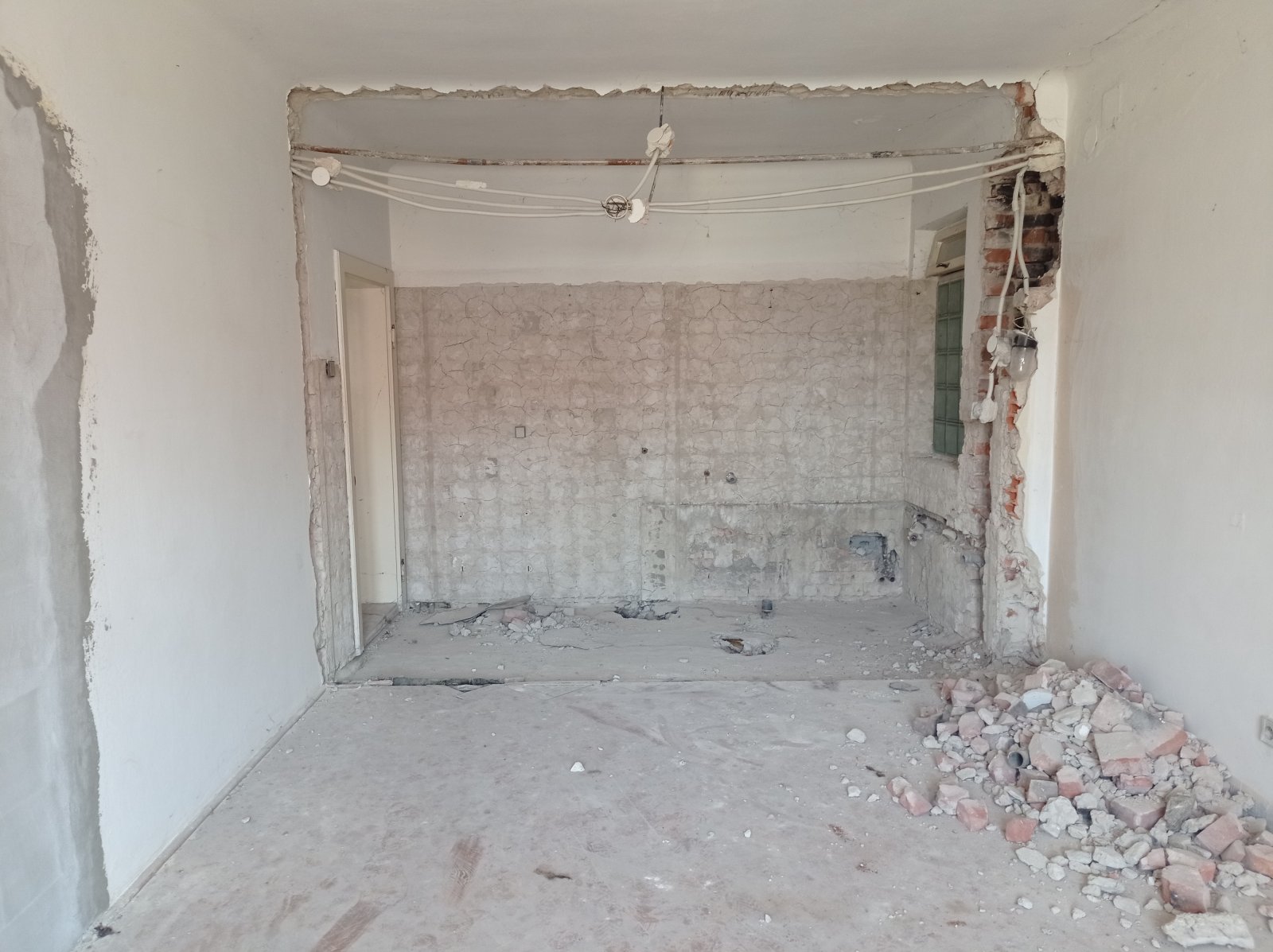 Rozlehlý dům v historickém centru Mikulova. - Obrázek 12