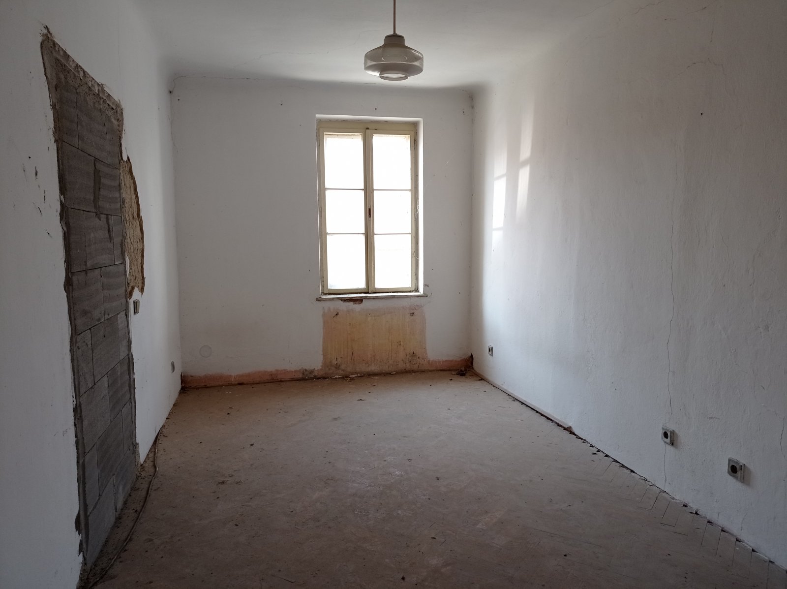 Rozlehlý dům v historickém centru Mikulova. - Obrázek 13