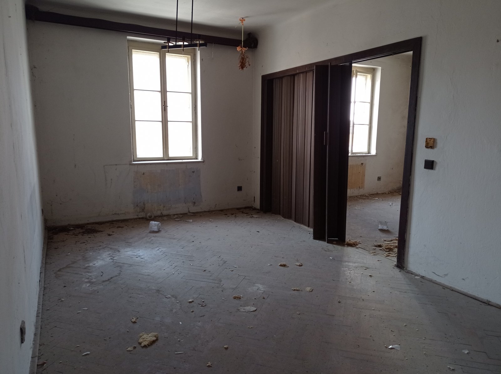 Rozlehlý dům v historickém centru Mikulova. - Obrázek 14