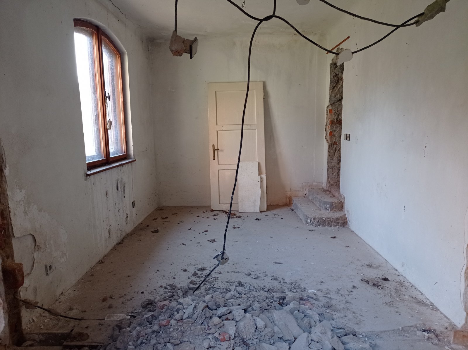 Rozlehlý dům v historickém centru Mikulova. - Obrázek 15