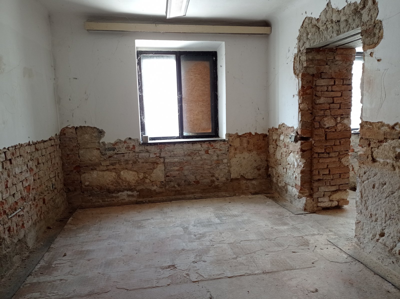 Rozlehlý dům v historickém centru Mikulova. - Obrázek 17