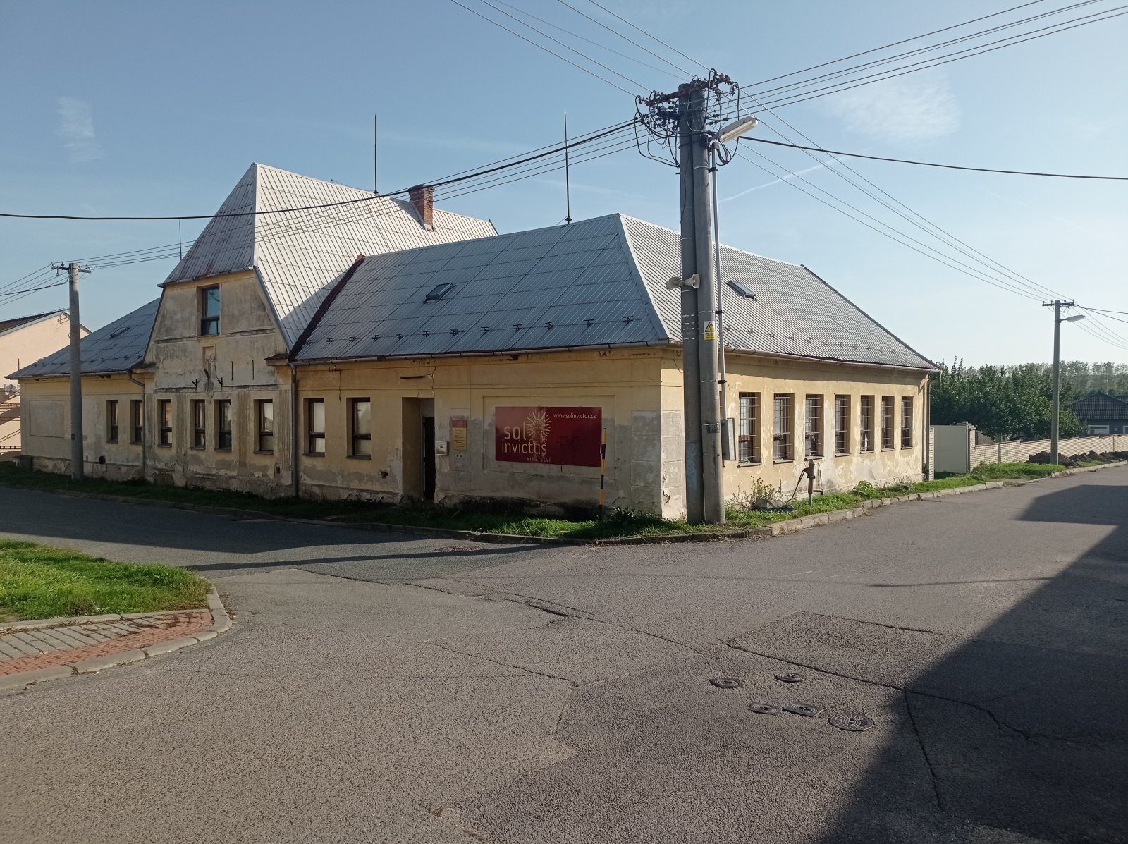 Komerční prostory s širokou škálou využití v Drnholci