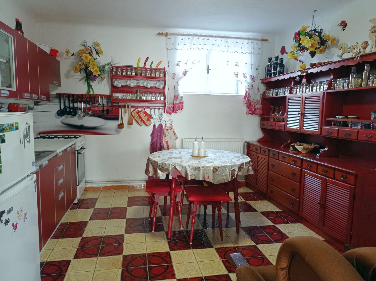 Prostorná vila se dvěma byty, garáží a krásnou zahradou v Mikulově. - Obrázek 18