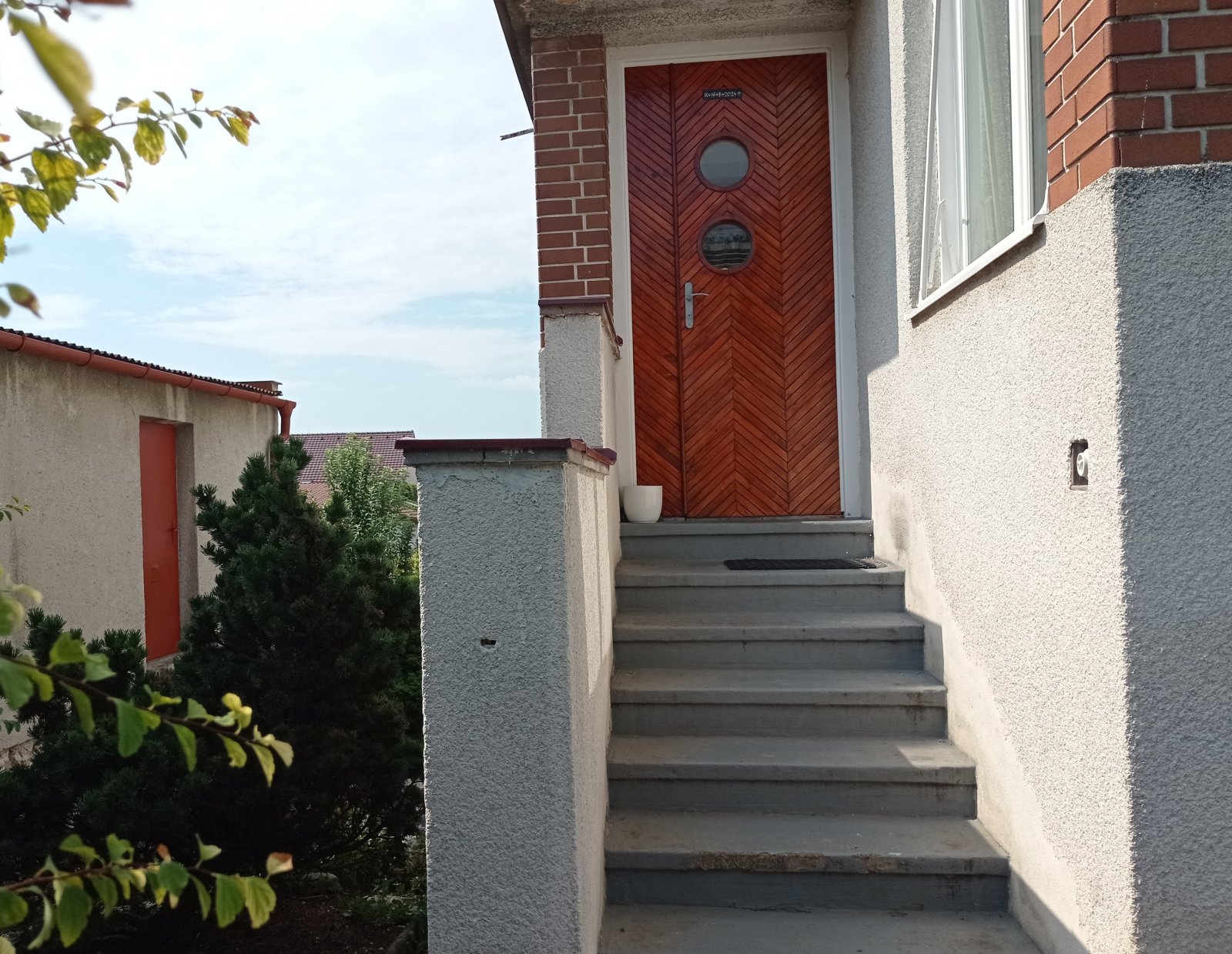 Prostorná vila se dvěma byty, garáží a krásnou zahradou v Mikulově. - Obrázek 5