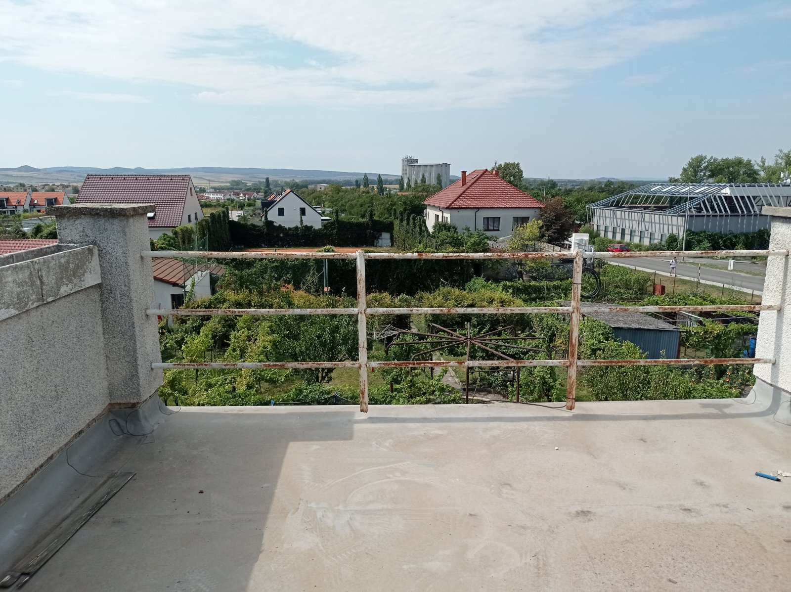 Prostorná vila se dvěma byty, garáží a krásnou zahradou v Mikulově. - Obrázek 25