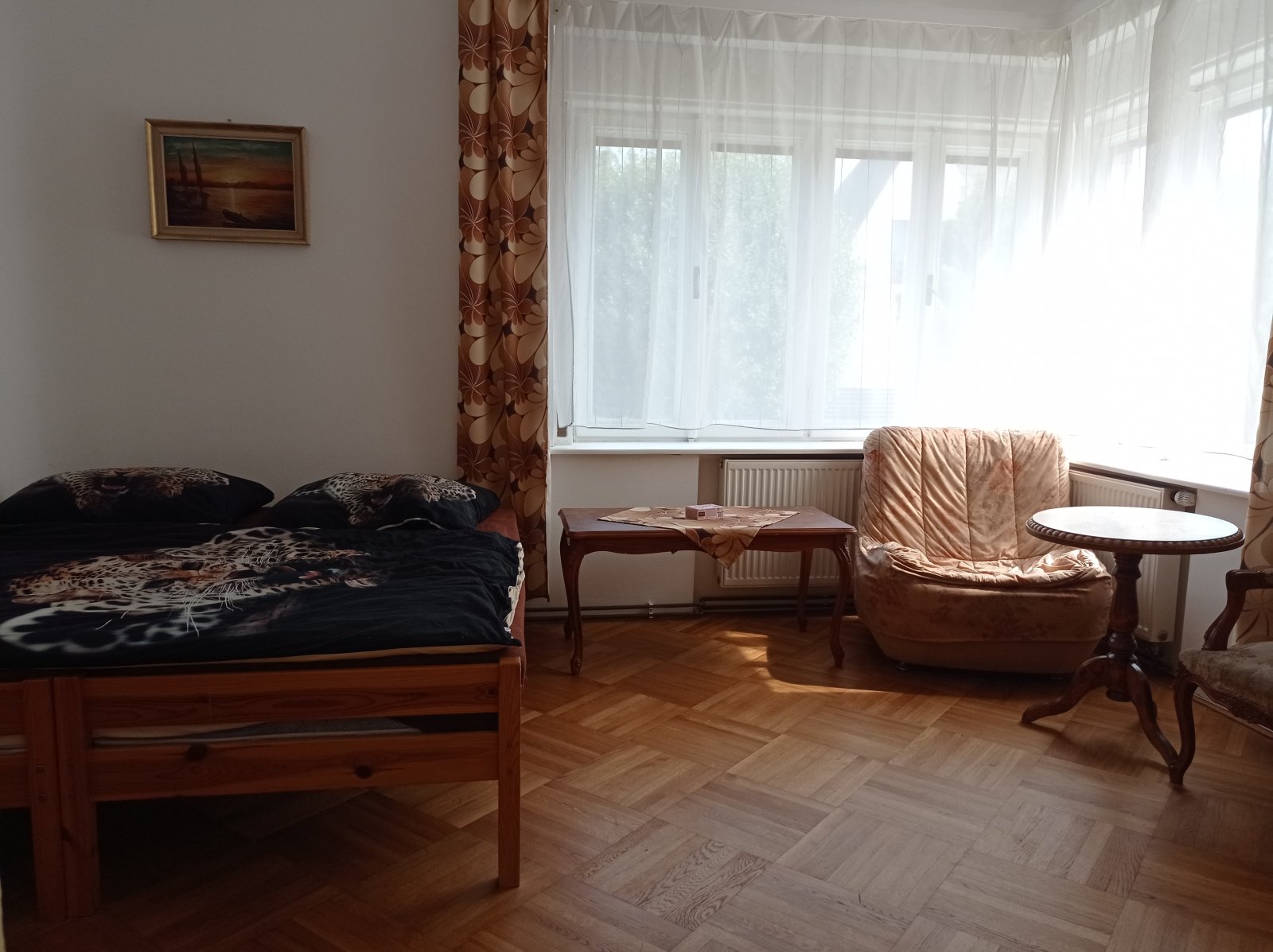 Prostorná vila se dvěma byty, garáží a krásnou zahradou v Mikulově. - Obrázek 7