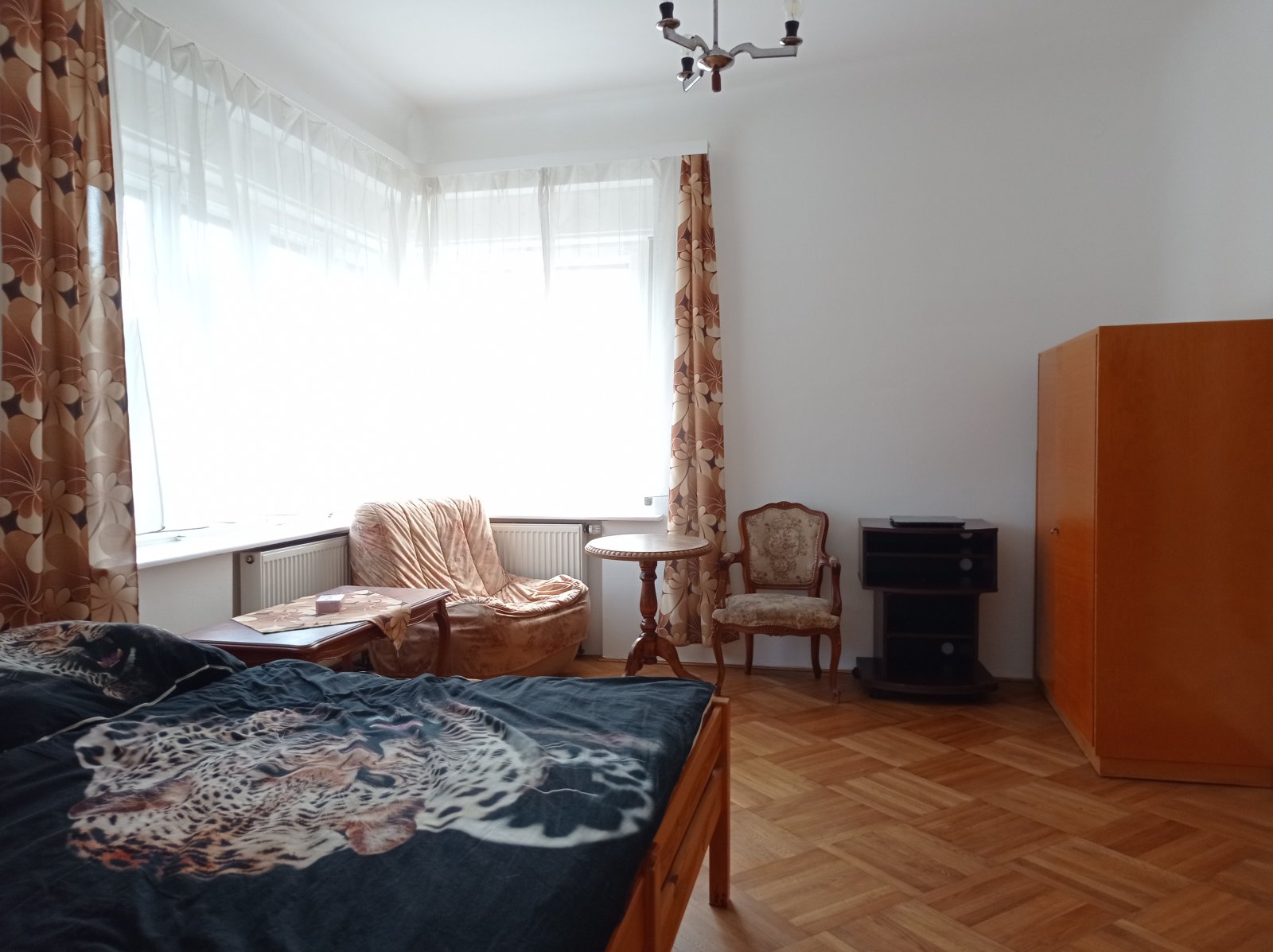 Prostorná vila se dvěma byty, garáží a krásnou zahradou v Mikulově. - Obrázek 8