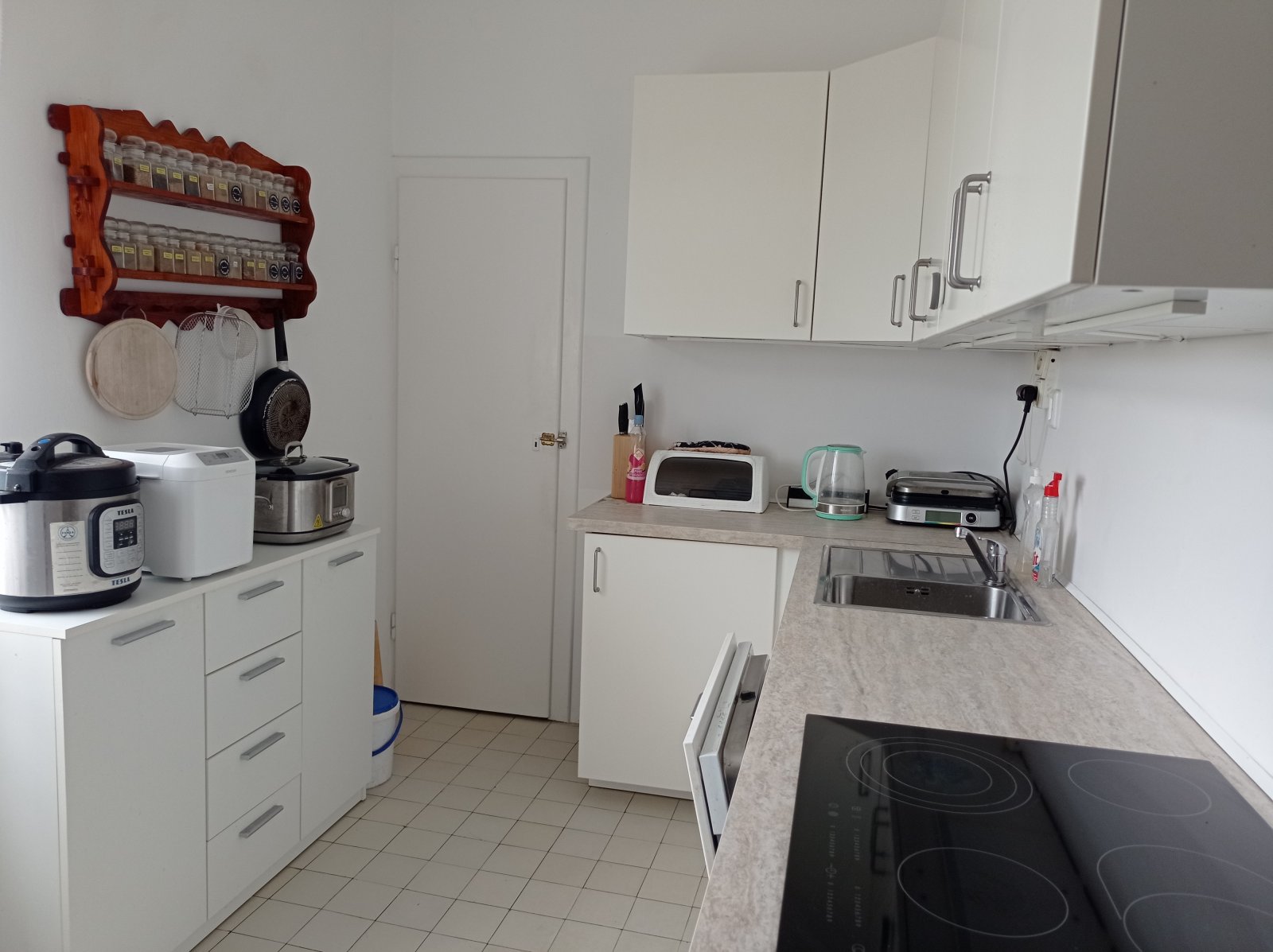 Prostorná vila se dvěma byty, garáží a krásnou zahradou v Mikulově. - Obrázek 11