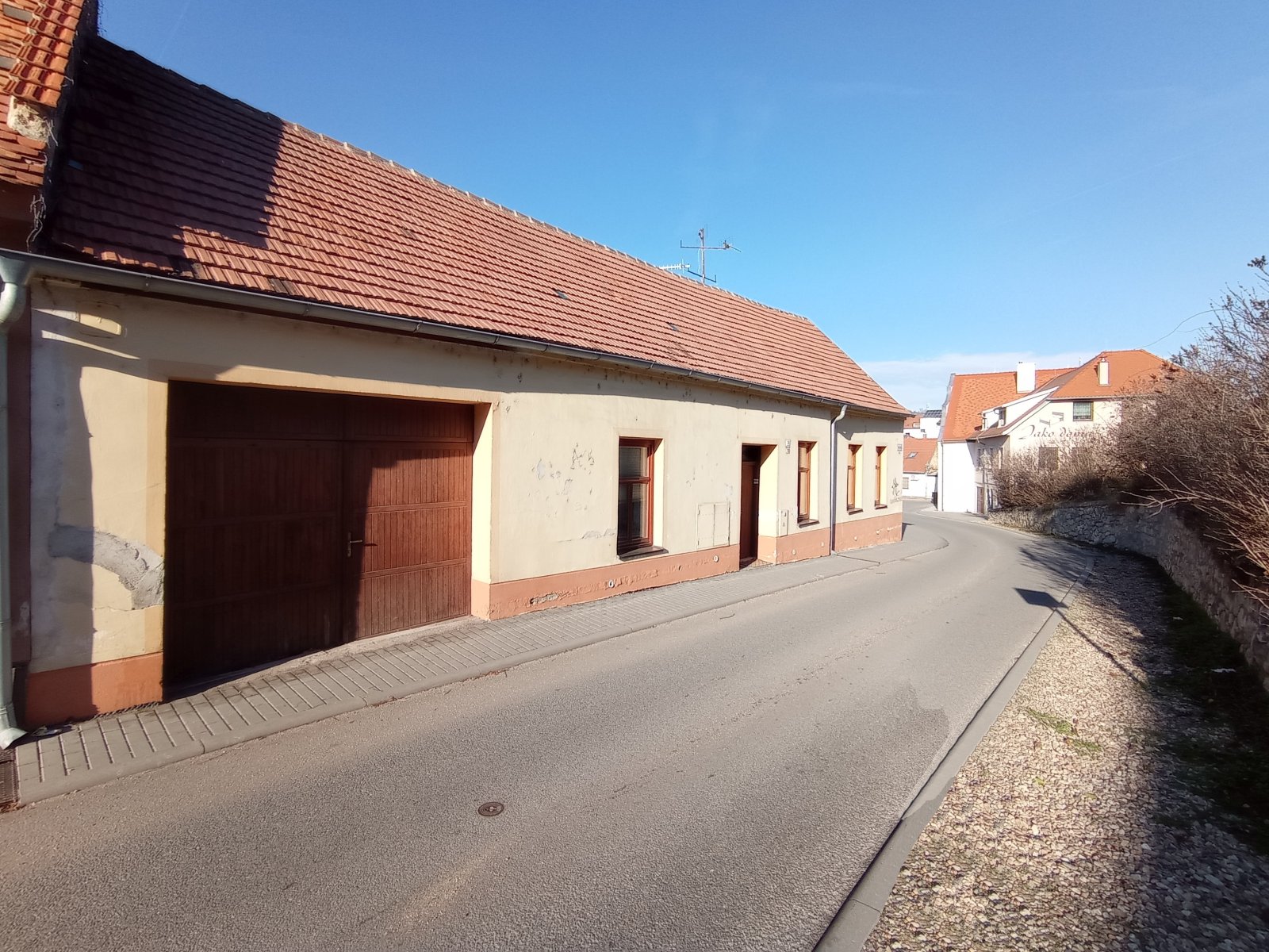 Rodinný dům se zahrádkou a krásnými výhledy v centru Mikulova - Obrázek 3