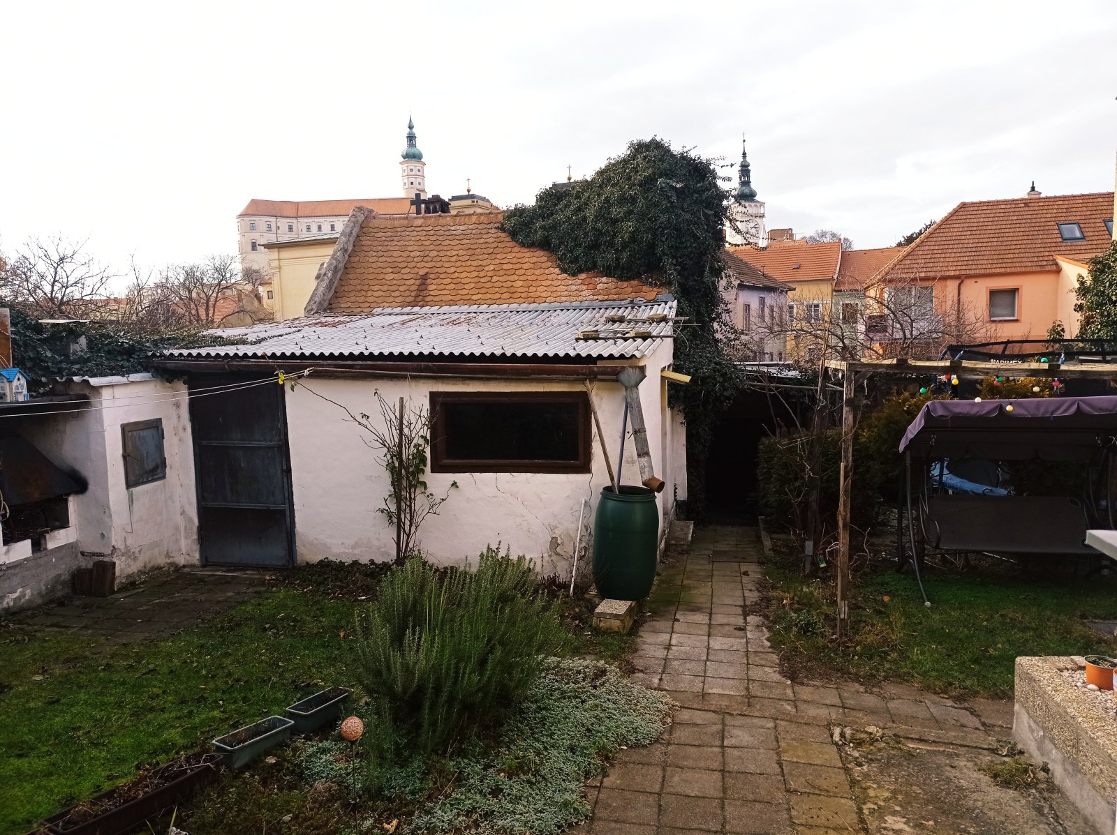 Rodinný dům se zahrádkou a krásnými výhledy v centru Mikulova - Obrázek 23