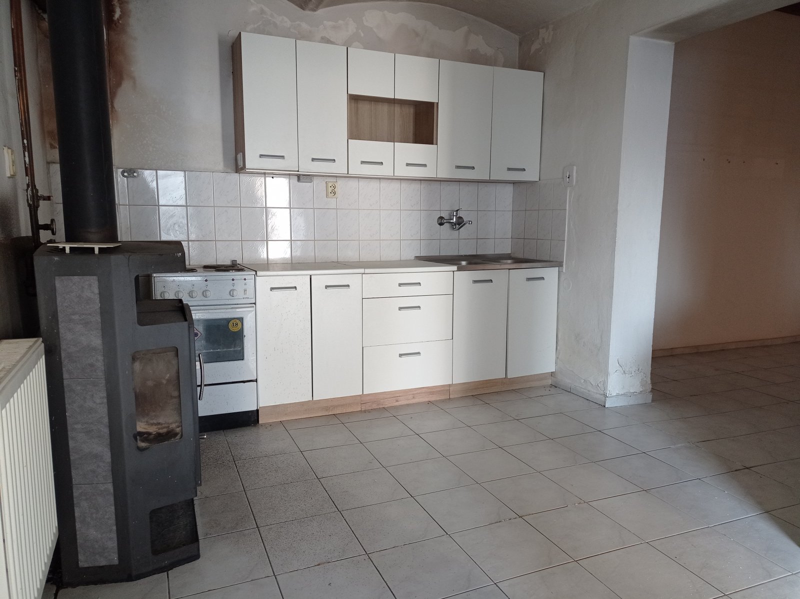 Rodinný dům s rozlehlým pozemkem v obci Pavlov - Obrázek 10