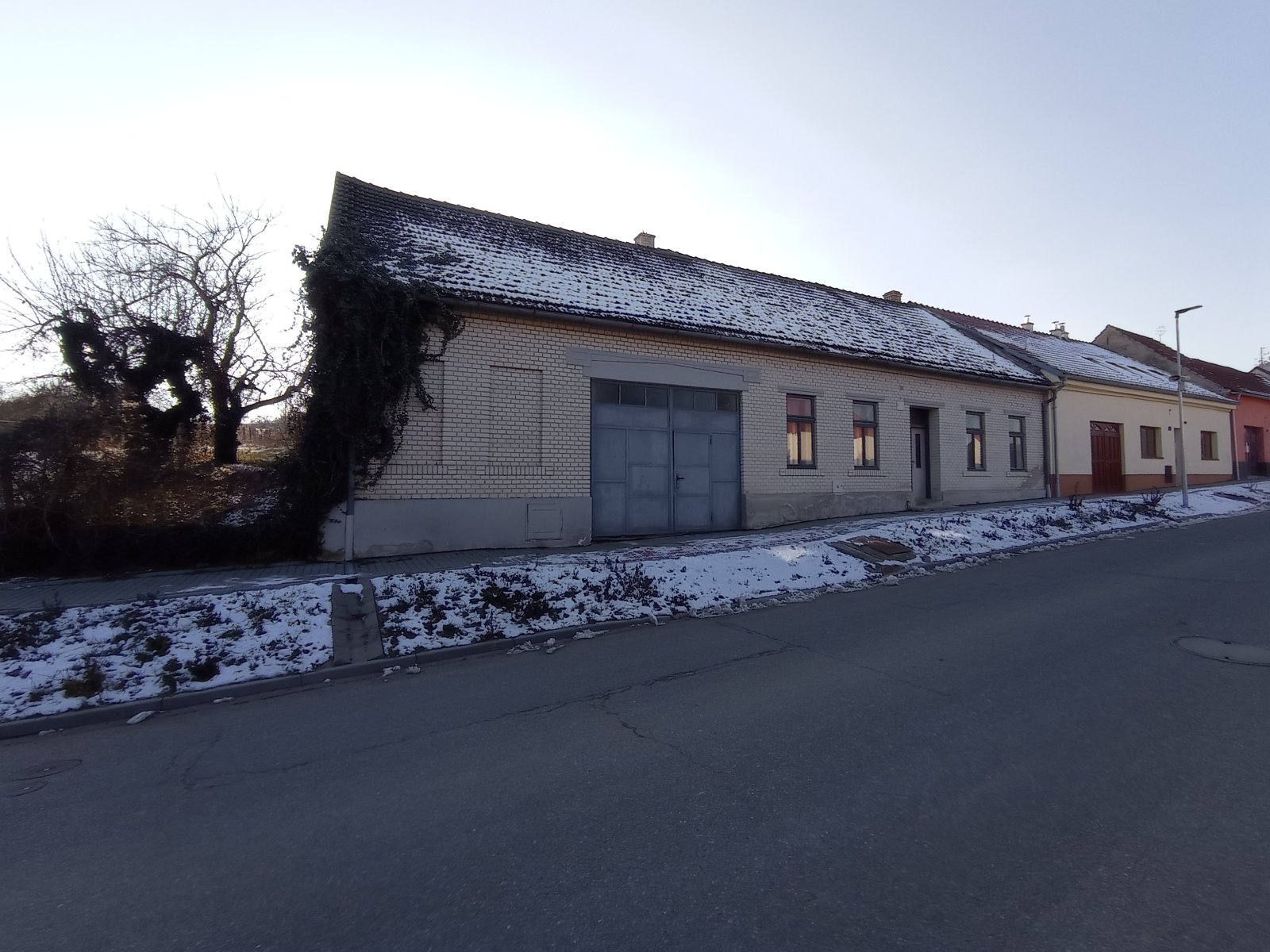 Rodinný dům s rozlehlým pozemkem v obci Pavlov - Obrázek 3