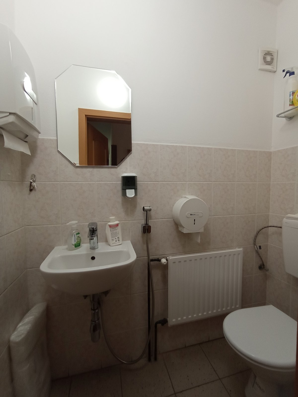 Prodej ordinace pro dva lékaře včetně kompletního zázemí v historickém centru Mikulova. - Obrázek 16