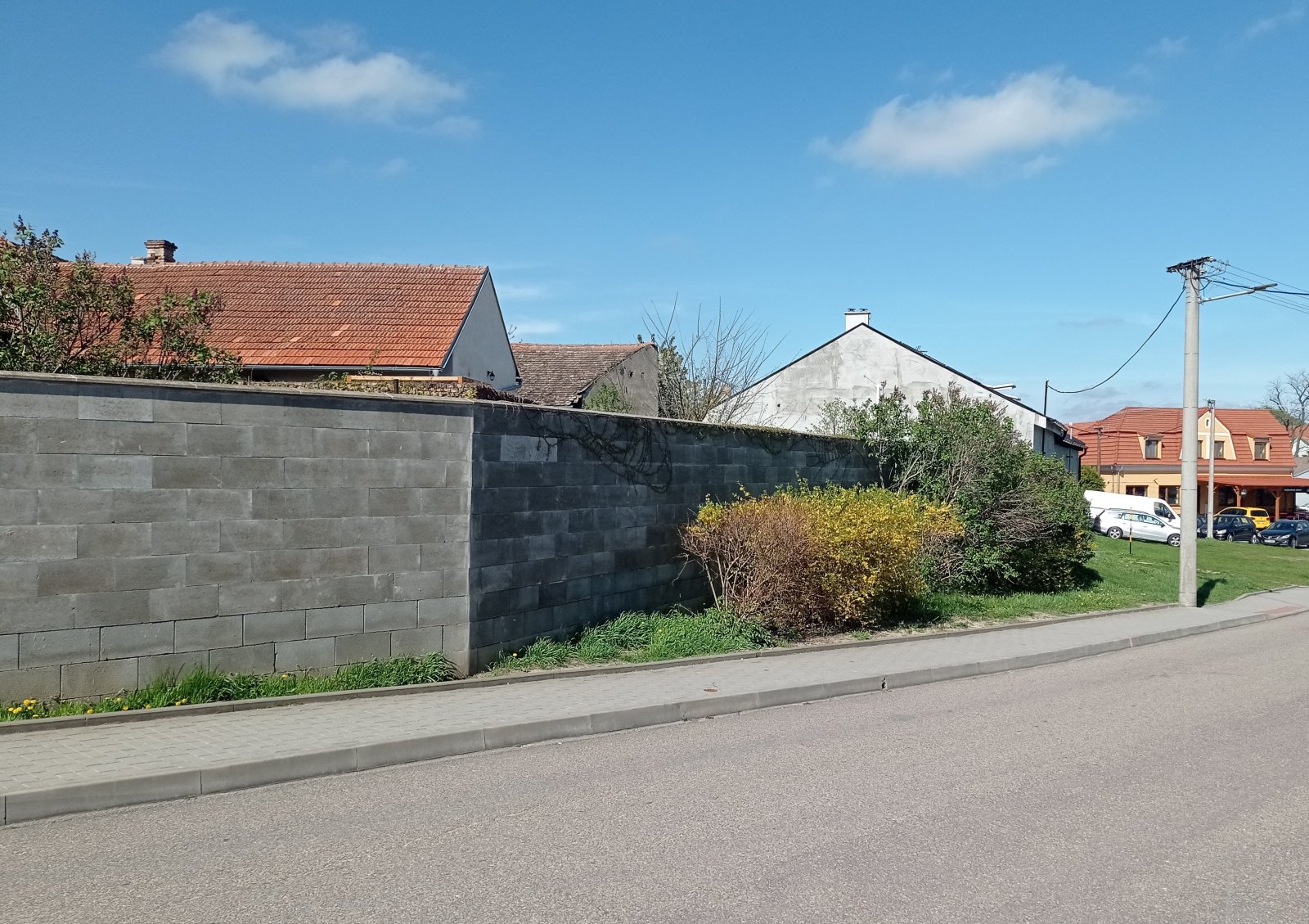 Stavební pozemek v centru městyse Drnholec - Obrázek 4