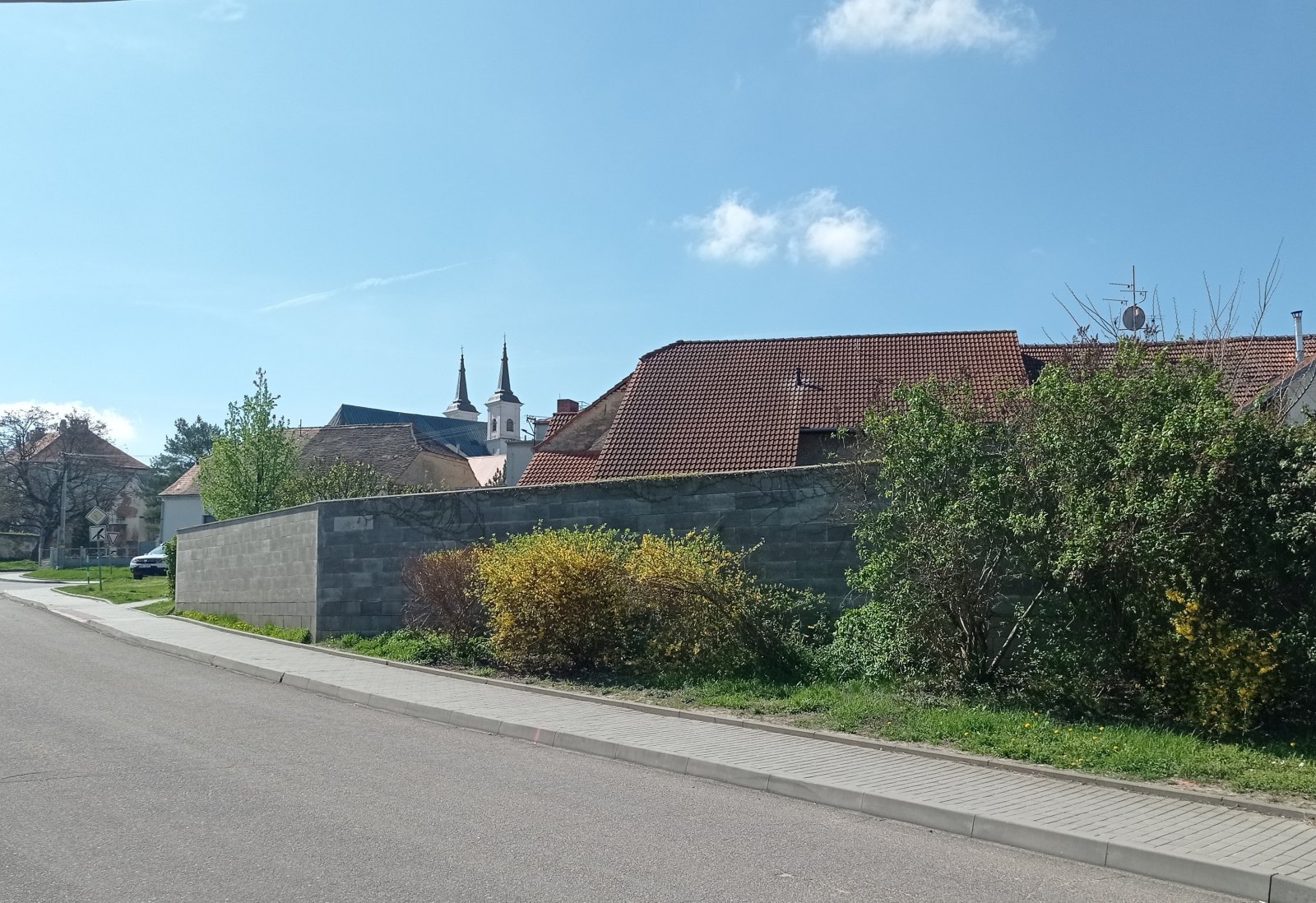 Stavební pozemek v centru městyse Drnholec