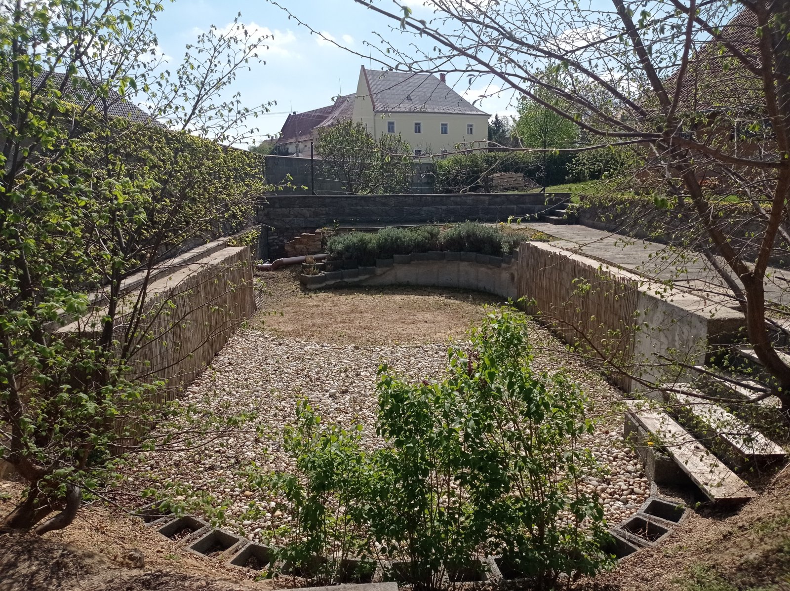 Stavební pozemek v centru městyse Drnholec - Obrázek 7