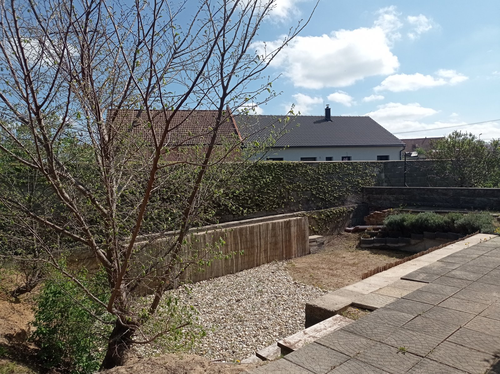 Stavební pozemek v centru městyse Drnholec - Obrázek 8