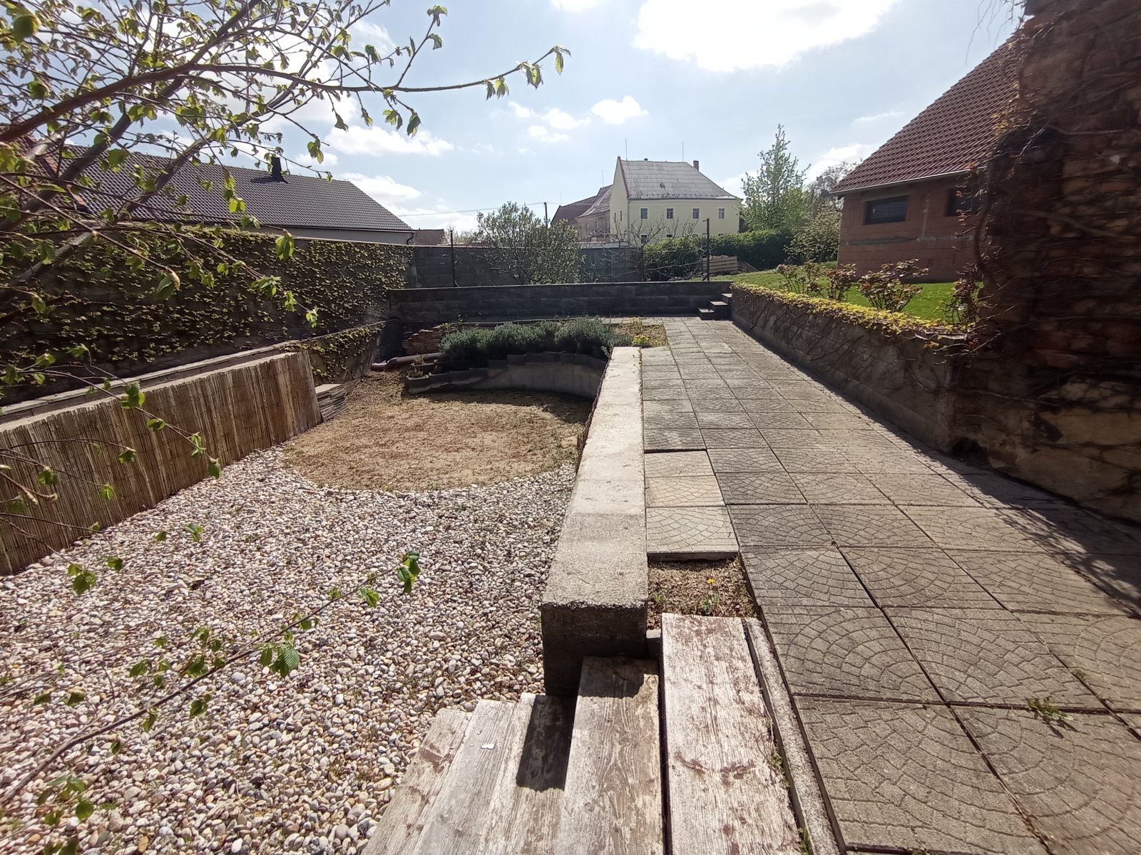 Stavební pozemek v centru městyse Drnholec - Obrázek 9