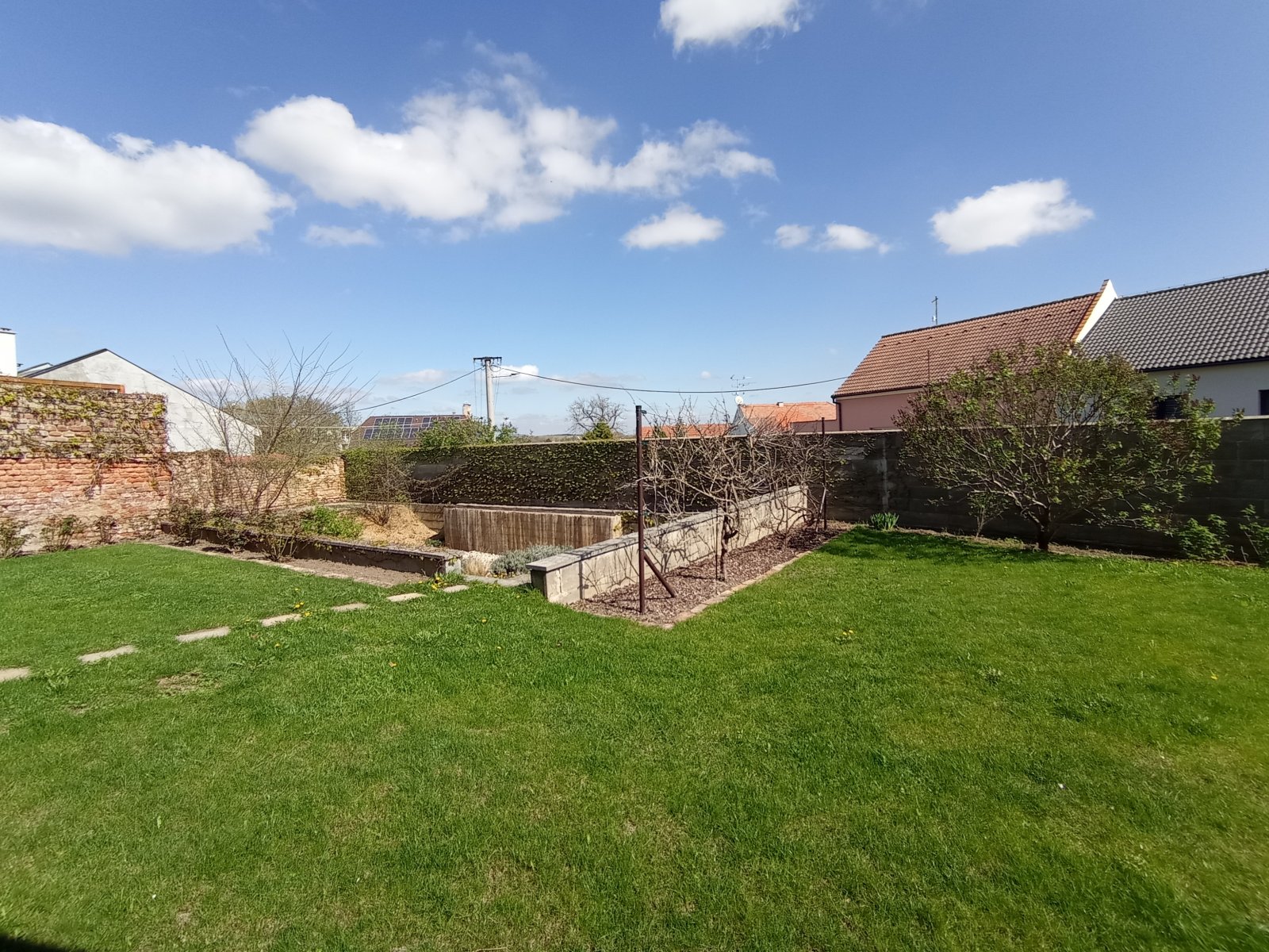 Stavební pozemek v centru městyse Drnholec - Obrázek 5