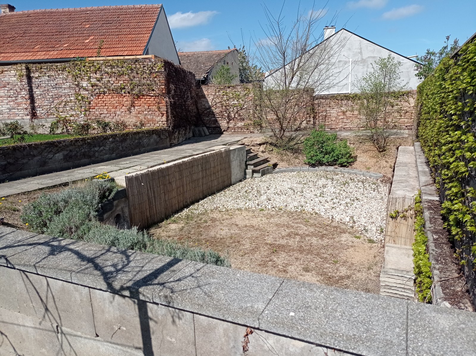 Stavební pozemek v centru městyse Drnholec - Obrázek 10