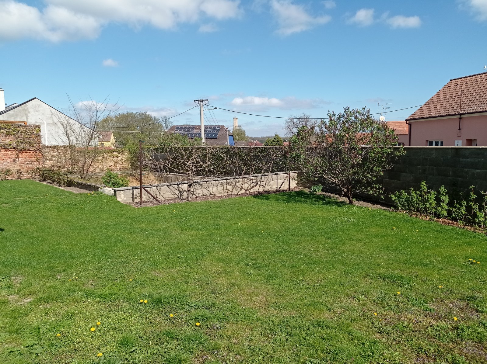 Stavební pozemek v centru městyse Drnholec - Obrázek 3