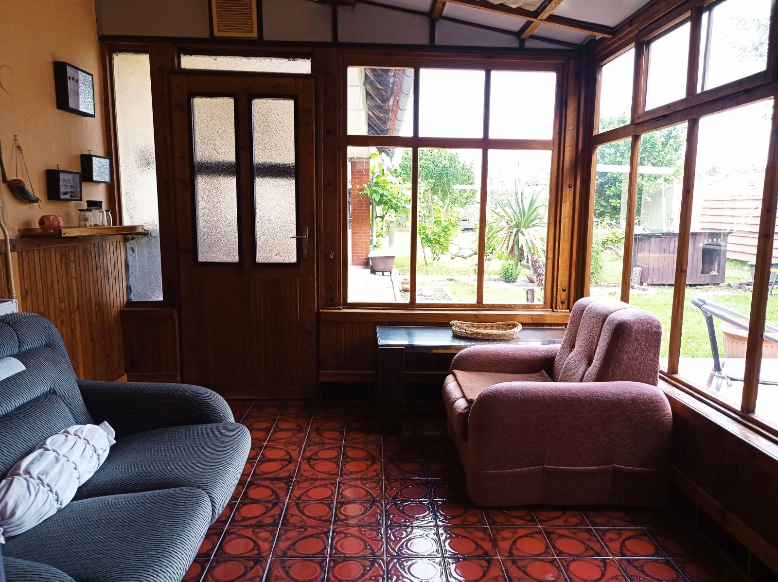 Řadový rodinný dům s garáží, vinným sklepem a rozlehlou zahradou v obci Dobré Pole. - Obrázek 13