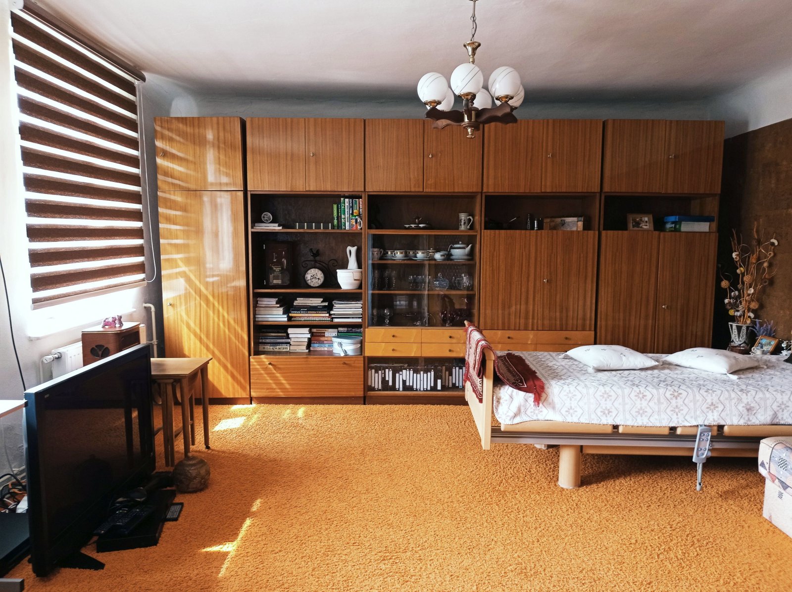 Řadový rodinný dům s garáží, vinným sklepem a rozlehlou zahradou v obci Dobré Pole. - Obrázek 3