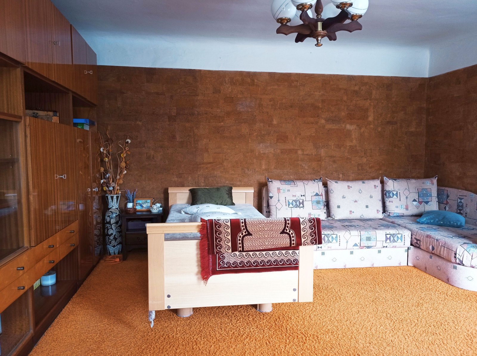 Řadový rodinný dům s garáží, vinným sklepem a rozlehlou zahradou v obci Dobré Pole. - Obrázek 4