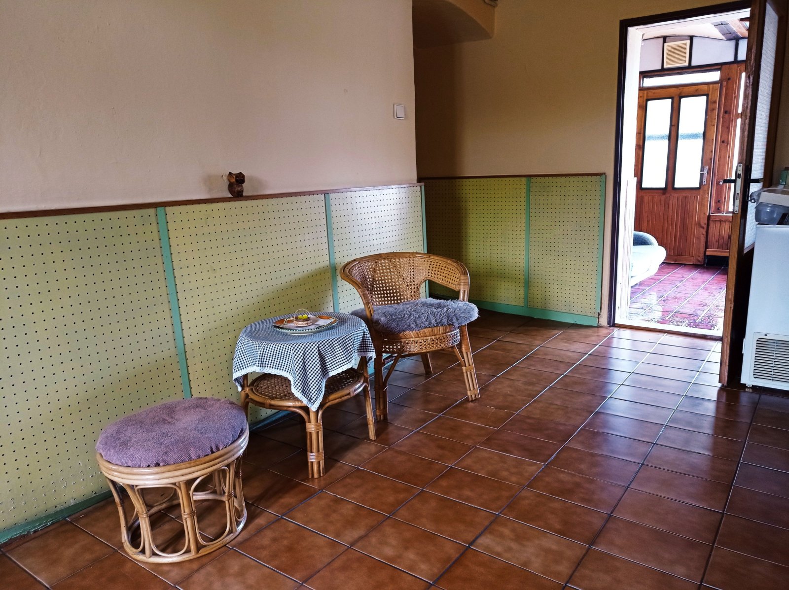 Řadový rodinný dům s garáží, vinným sklepem a rozlehlou zahradou v obci Dobré Pole. - Obrázek 9