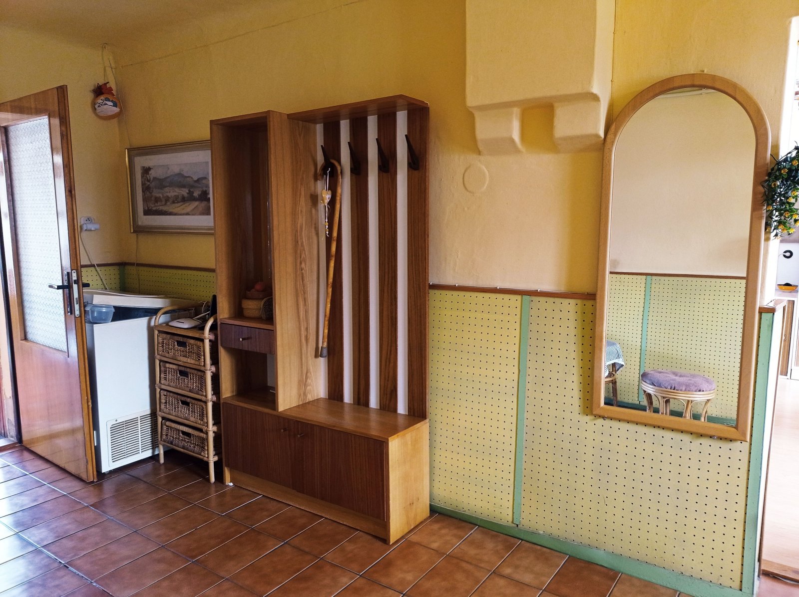 Řadový rodinný dům s garáží, vinným sklepem a rozlehlou zahradou v obci Dobré Pole. - Obrázek 7