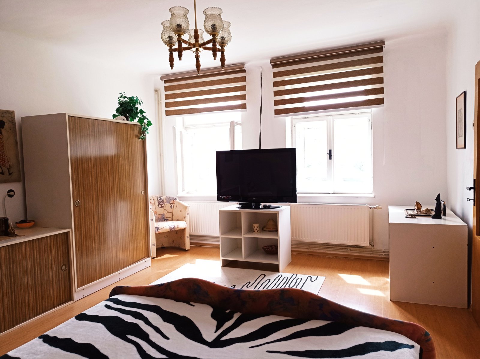 Řadový rodinný dům s garáží, vinným sklepem a rozlehlou zahradou v obci Dobré Pole. - Obrázek 5