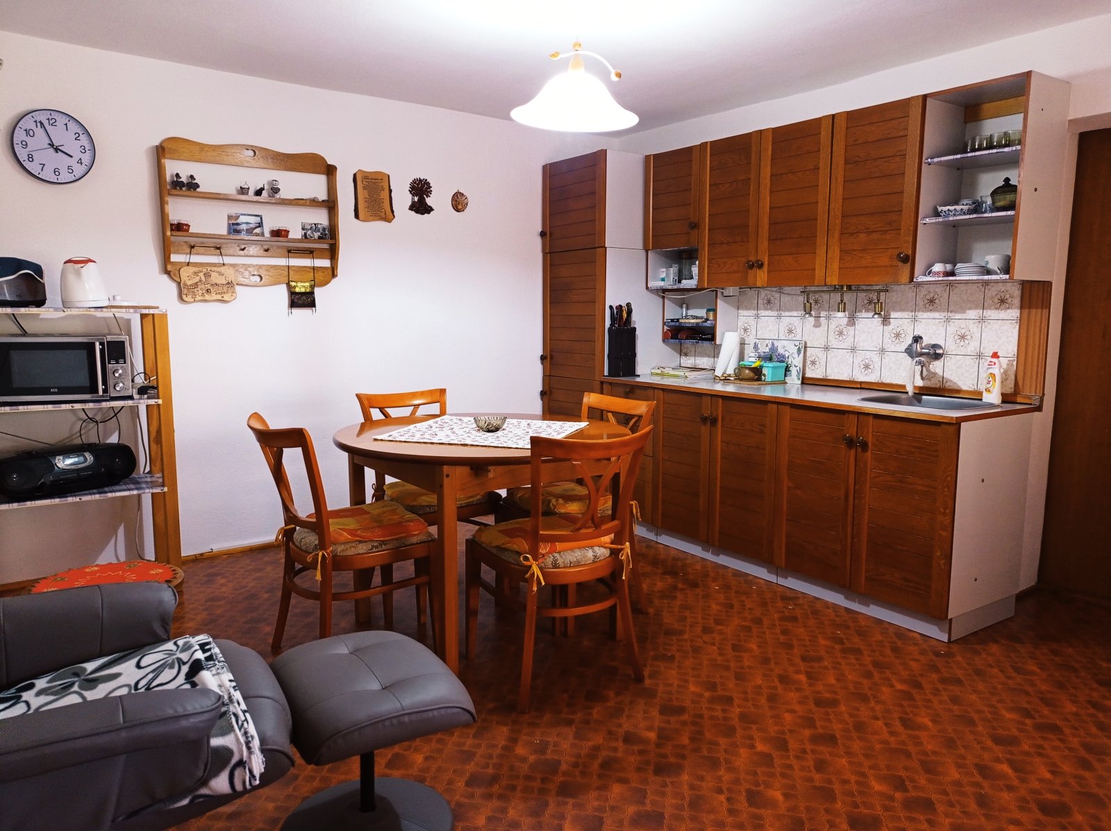 Řadový rodinný dům s garáží, vinným sklepem a rozlehlou zahradou v obci Dobré Pole. - Obrázek 10