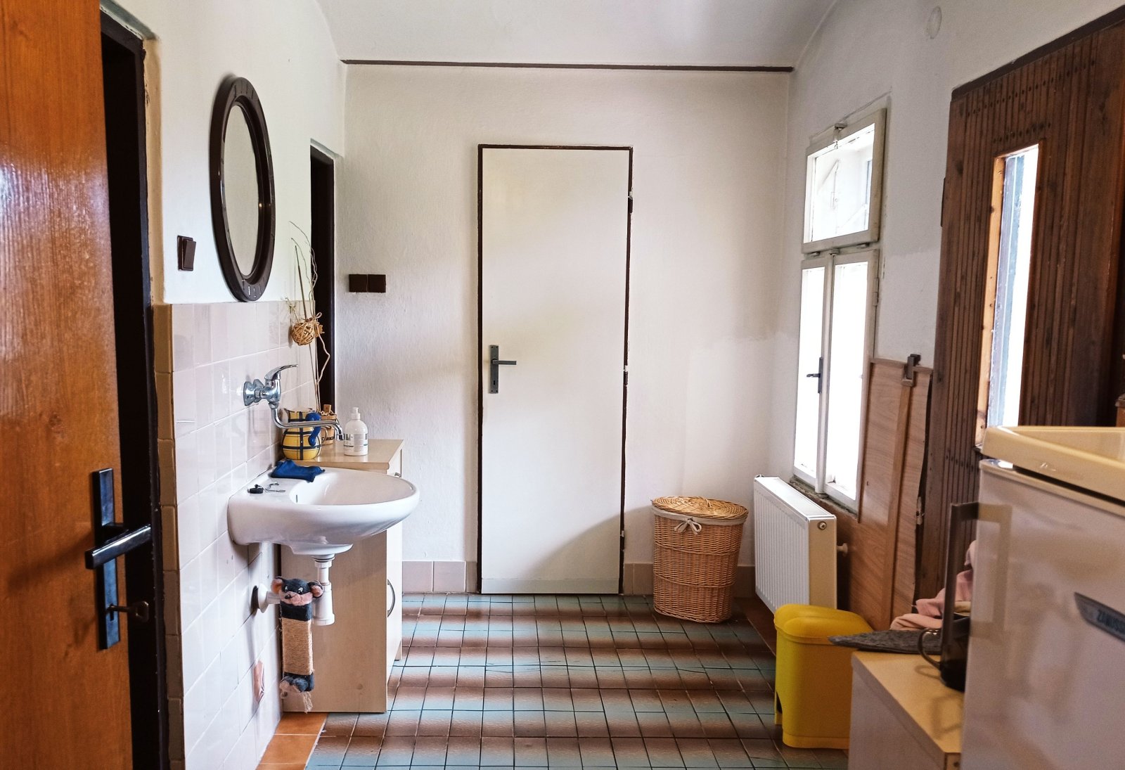 Řadový rodinný dům s garáží, vinným sklepem a rozlehlou zahradou v obci Dobré Pole. - Obrázek 11