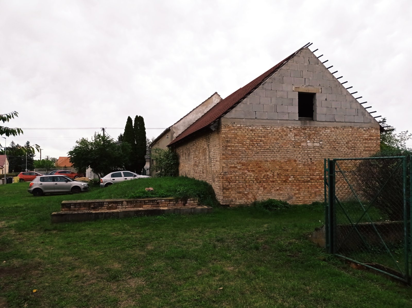 Prodej zemědělské stavby s možností přestavby na rodinný dům v Jevišovce